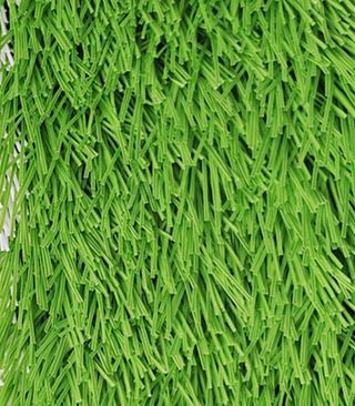Il campo da calcio utilizza erba artificiale